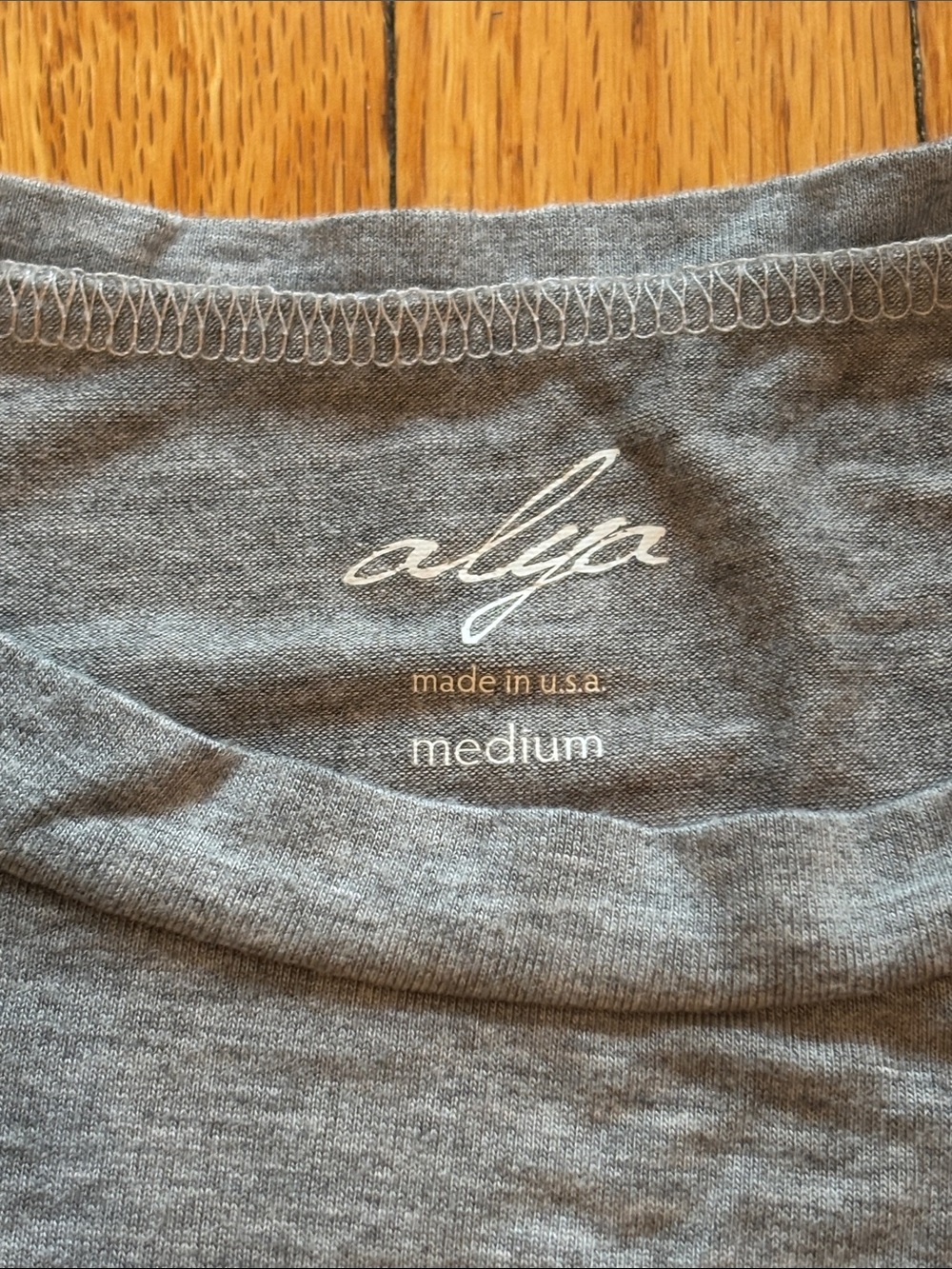 Alya Gray Ruffle Sleeve Crewneck Tee tank size medium - Picture 2 of 4